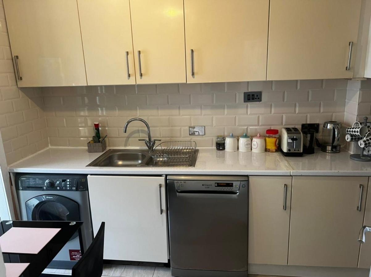 Cosy 2-Bedroom Flat In Finsbury Park, Modern, Convenient & Close To Central London! Luaran gambar
